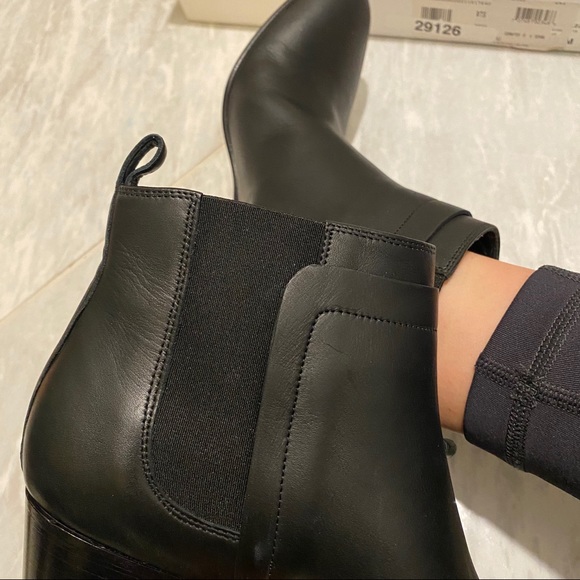 Vince new ankle booties with stretch ankle - Picture 8 of 9